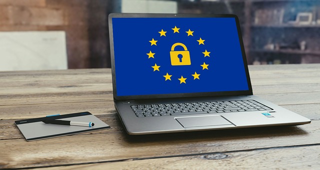 počítač s logem GDPR